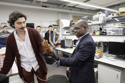 Dr Ashitey Trebi-Ollennu visiting the Robotics Lab in SEMS