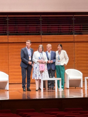 Liz Tanner gets the European Society for Biomaterials Klaus de …