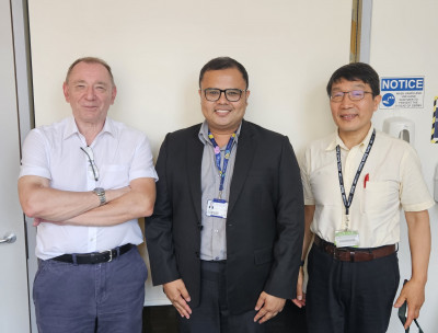 click/tap to enlarge this image... Dr Rattapong Numard with his PhD examiners Prof Paul Hogg and Dr Guogang Ren