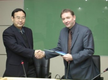 Paul Hogg , head of Materials at QMUL and Yuan Jianping, Vice President of NWPU