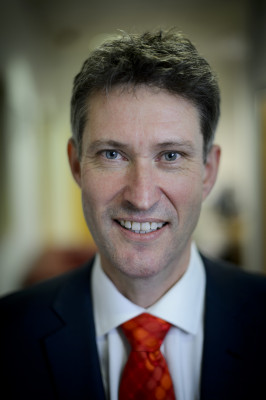 Honorary QMUL fellow Paul Stephen awarded in recognition of his collaboration with SEMS whilst being the Principal of Newham College of Further Education