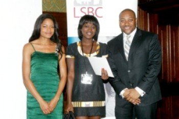 Nanayaa recieving her prize from actress Naomie Harris.