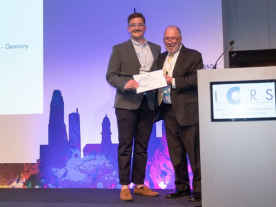Timothy Hopkins collecting the Cum Laude Poster Prize on behalf of all authors at the ICRS World Congress in Berlin