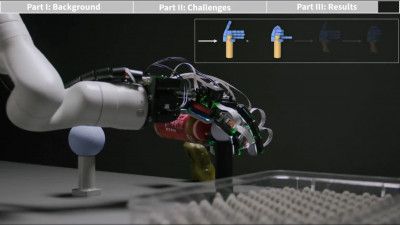 Touch enabled robot hand conducting complex manipulation task - picking up two objects simultaneously.
