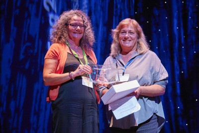 BioMedEng Innovation Prize awarded to Prof. Karin Hing