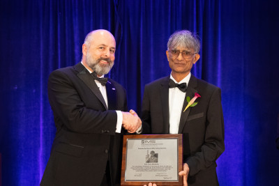 click/tap to enlarge this image... Mike Keeble presenting the Henry Clifton Sorby Award in New Orleans to Professor Sir Harry Bhadeshia